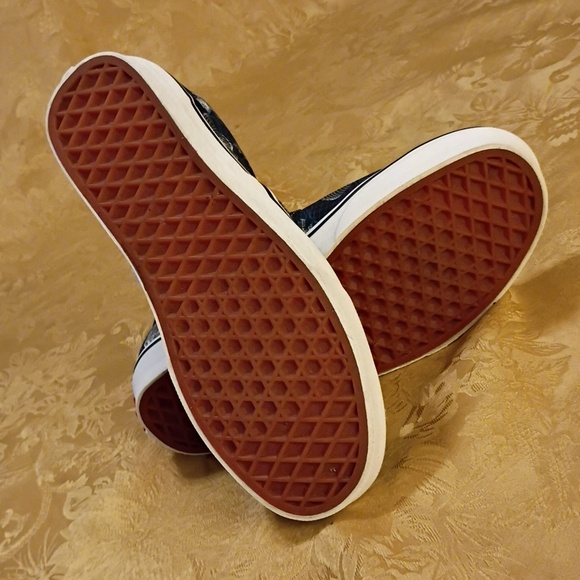 VANS RARE Black and White Skull Pattern Slip-Ons Women's 7.0 Men's 5.5 - Picture 14 of 14